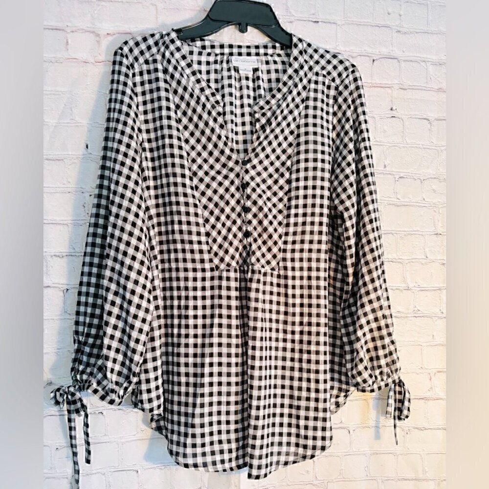 Liz Claiborne Peasant blouse in Black & White Buffalo Check. Size M VGC, no wear